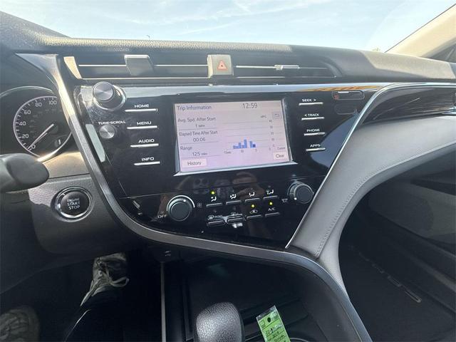 Photo of 2018 Super White Toyota Camry