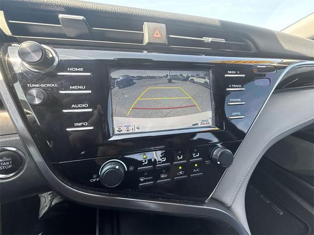 Photo of 2018 Super White Toyota Camry