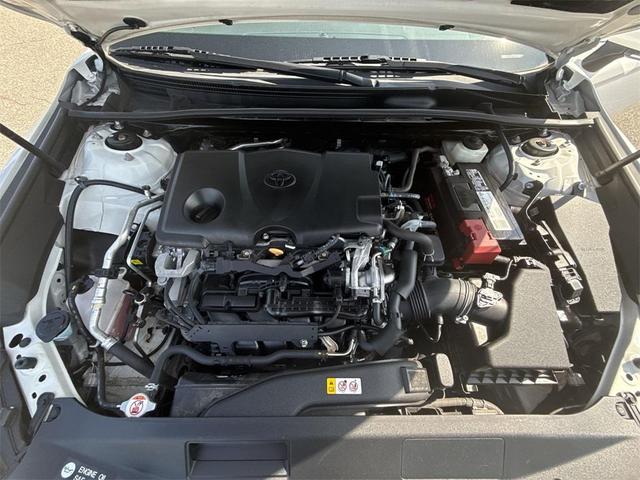 Photo of 2018 Super White Toyota Camry