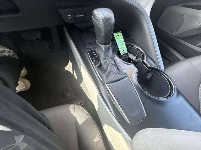 Photo of 2018 Super White Toyota Camry