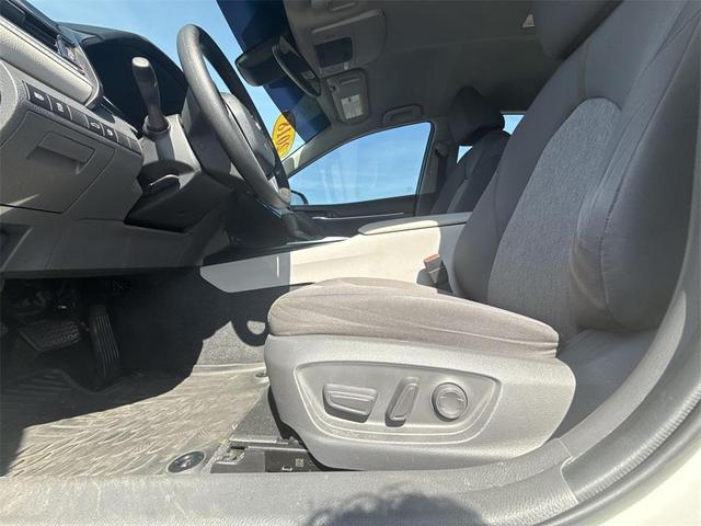 Photo of 2018 Super White Toyota Camry