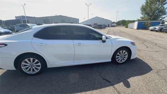 Photo of 2018 Super White Toyota Camry