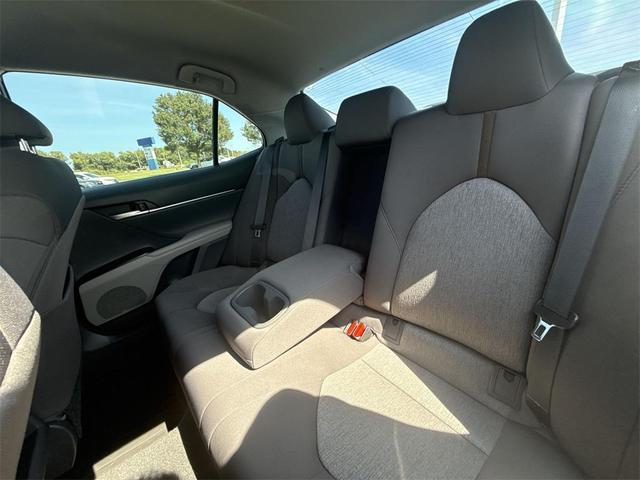Photo of 2018 Super White Toyota Camry