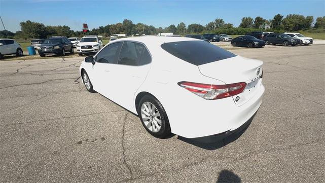 Photo of 2018 Super White Toyota Camry