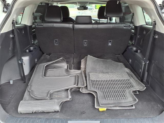 Photo of 2023 Pearl Toyota Highlander