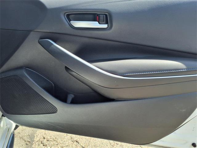 Photo of 2022 White w/Black Sand Pearl Roof Toyota Corolla
