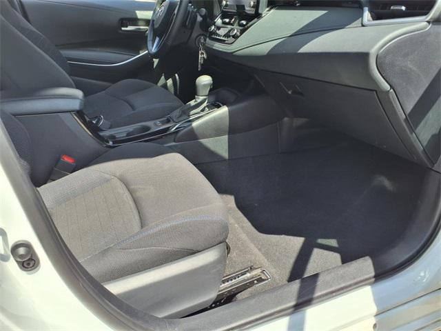 Photo of 2022 White w/Black Sand Pearl Roof Toyota Corolla