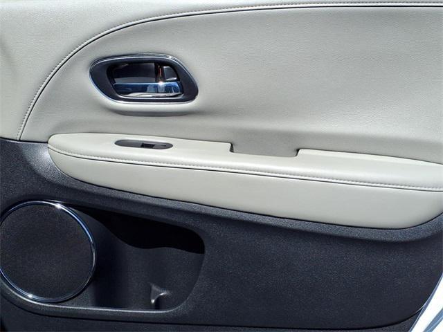 Photo of 2022 Platinum White Pearl Honda HR-V