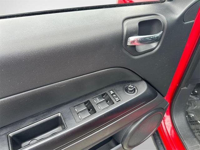 Photo of 2016 Redline 2 Coat Pearl Jeep Compass