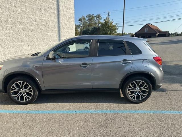 Photo of 2017 Mercury Gray Metallic Mitsubishi Outlander Sport
