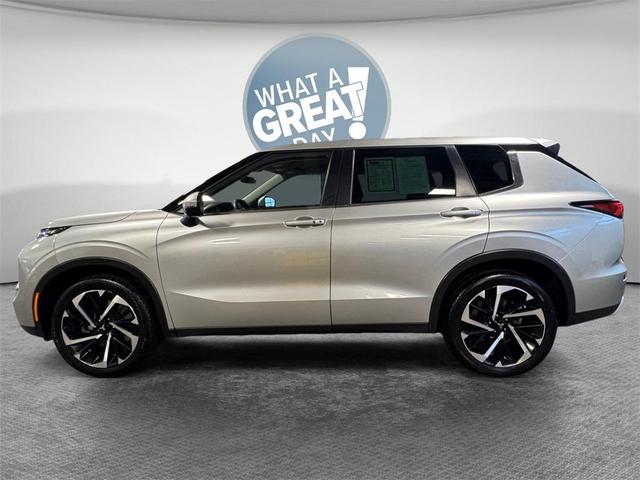 Photo of 2023 Alloy Silver Metallic Mitsubishi Outlander