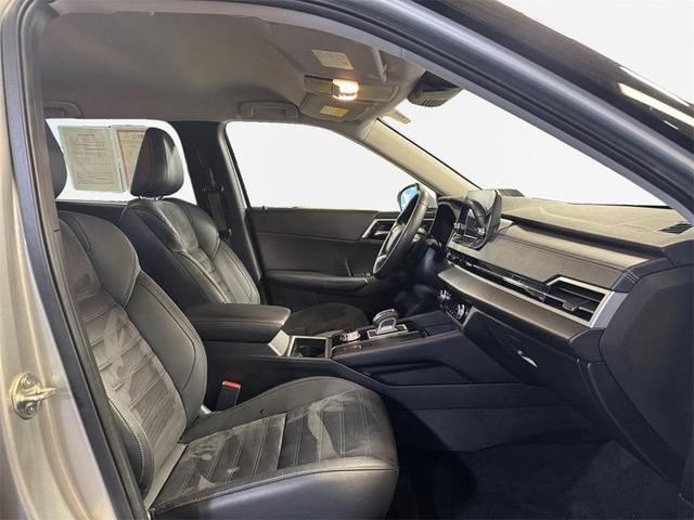Photo of 2023 Alloy Silver Metallic Mitsubishi Outlander
