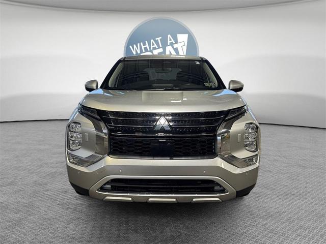 Photo of 2023 Alloy Silver Metallic Mitsubishi Outlander