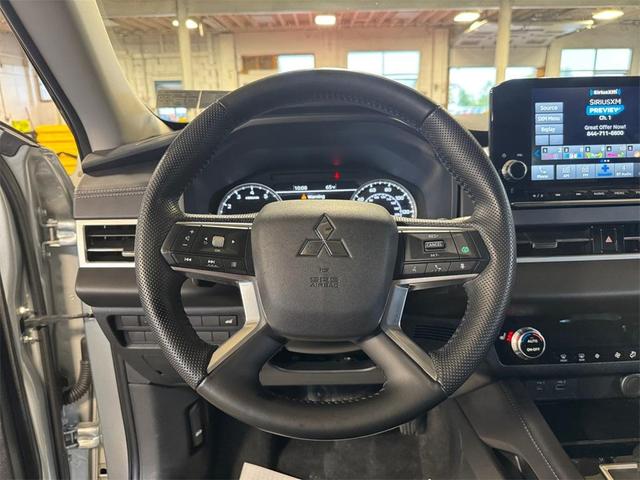 Photo of 2023 Alloy Silver Metallic Mitsubishi Outlander