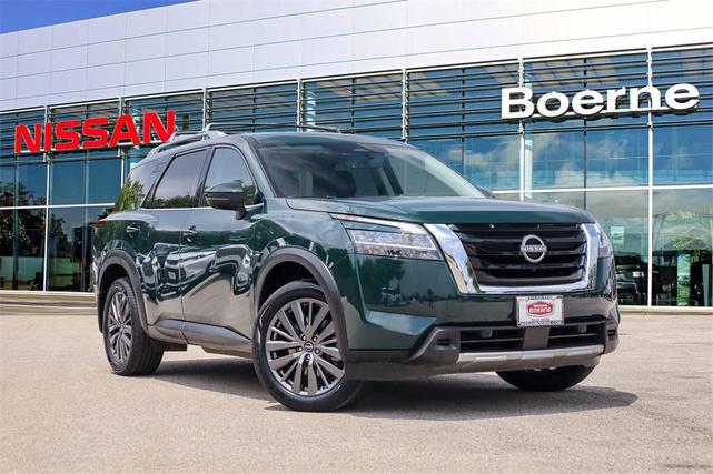 Photo of 2024 Obsidian Green Pearl Nissan Pathfinder