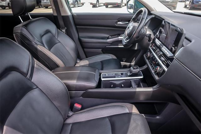 Photo of 2024 Obsidian Green Pearl Nissan Pathfinder