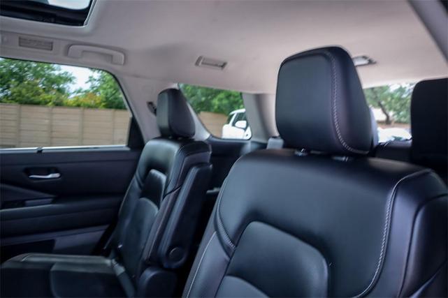 Photo of 2024 Obsidian Green Pearl Nissan Pathfinder