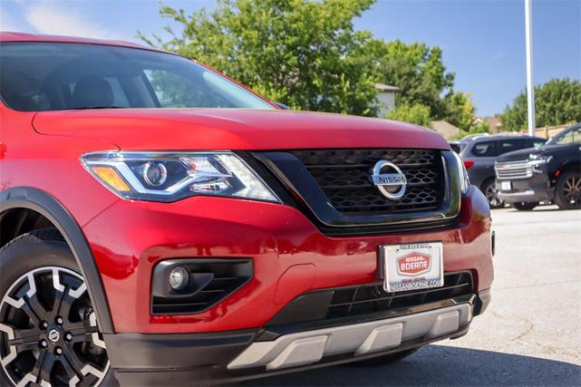 Photo of 2020 Scarlet Ember Tintcoat Nissan Pathfinder