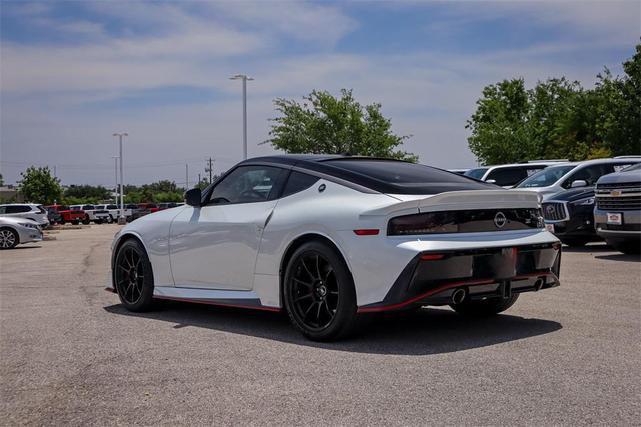 Photo of 2024 Everest White Pearl Tricoat/Super Black Nissan Z