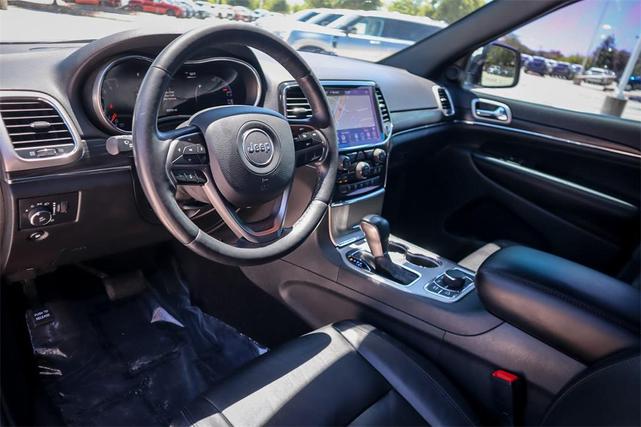 Photo of 2021 Bright White Clearcoat Jeep Grand Cherokee