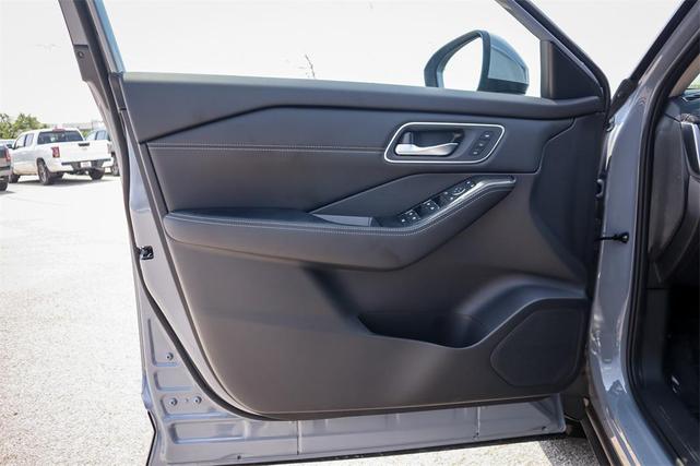Photo of 2025 Boulder Gray Pearl Nissan Rogue