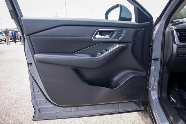 Photo of 2025 Boulder Gray Pearl Nissan Rogue
