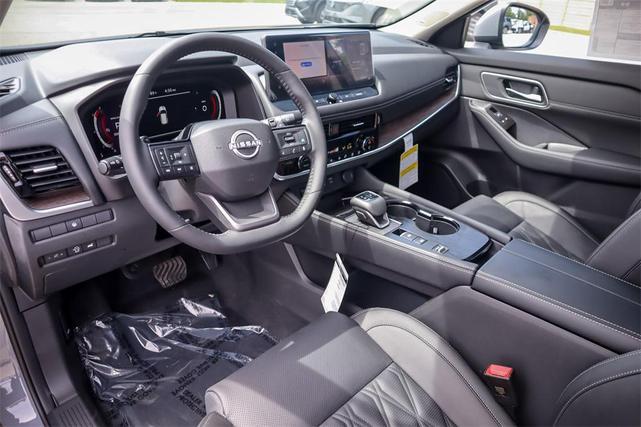 Photo of 2025 Boulder Gray Pearl Nissan Rogue