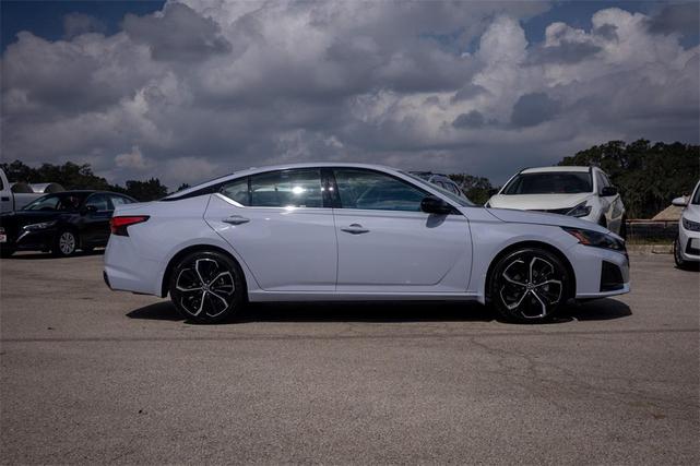 Photo of 2025 Gray Sky Pearl Nissan Altima