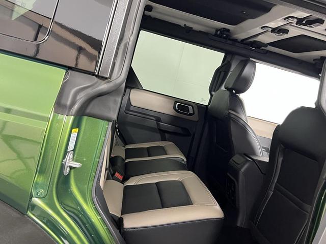 Photo of 2024 Green Metallic Ford Bronco