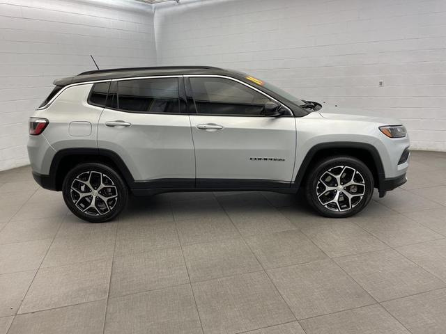 Photo of 2024 Silver Zynith Metallic Clearcoat Jeep Compass
