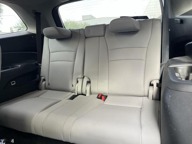 Photo of 2018 Lunar Silver Metallic Honda Pilot