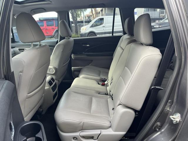 Photo of 2018 Lunar Silver Metallic Honda Pilot