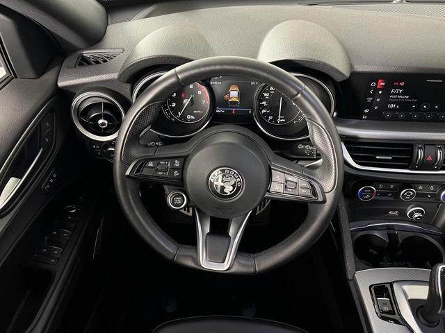 Photo of 2023 Alfa Rosso Alfa Romeo Stelvio