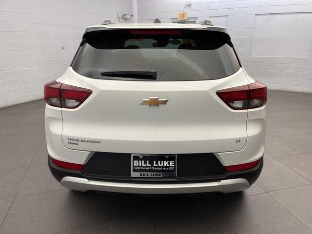 Photo of 2023 Summit White Chevrolet Trailblazer