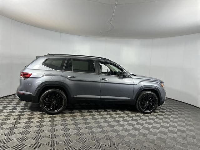 Photo of 2022 Platinum Gray Metallic Volkswagen Atlas