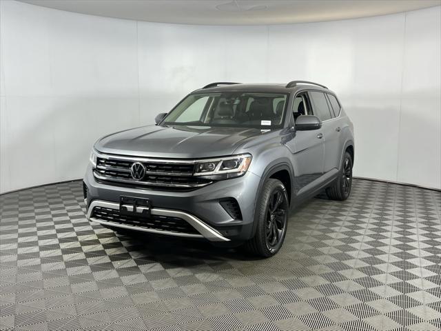 Photo of 2022 Platinum Gray Metallic Volkswagen Atlas