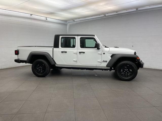 Photo of 2025 Bright White Clearcoat Jeep Gladiator