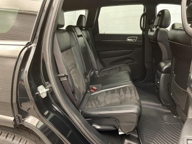 Photo of 2019 Diamond Black Crystal Pearlcoat Jeep Grand Cherokee