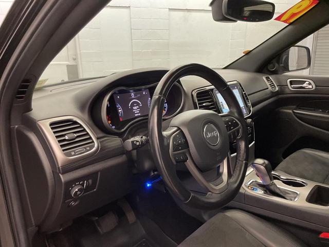Photo of 2019 Diamond Black Crystal Pearlcoat Jeep Grand Cherokee