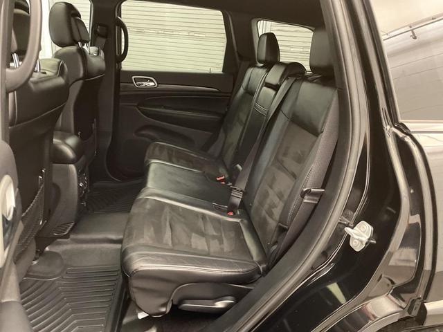 Photo of 2019 Diamond Black Crystal Pearlcoat Jeep Grand Cherokee