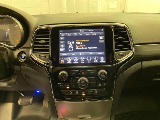 Photo of 2019 Diamond Black Crystal Pearlcoat Jeep Grand Cherokee