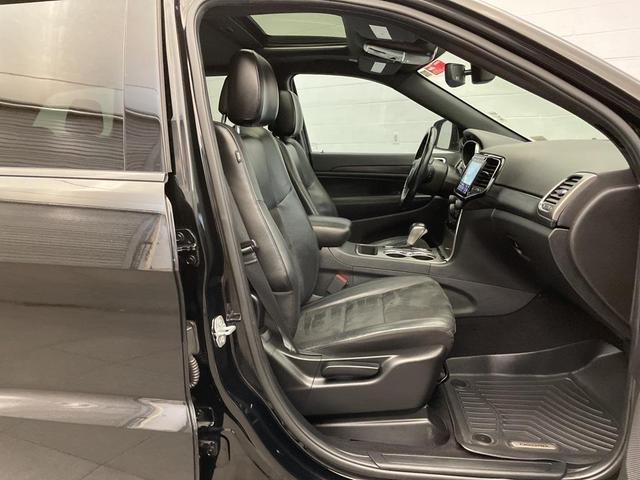 Photo of 2019 Diamond Black Crystal Pearlcoat Jeep Grand Cherokee