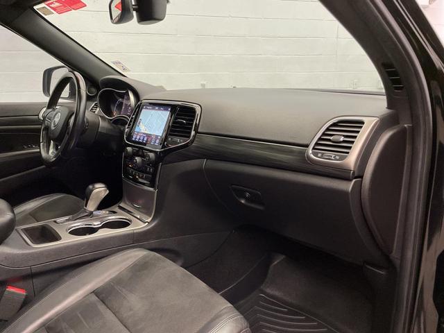 Photo of 2019 Diamond Black Crystal Pearlcoat Jeep Grand Cherokee