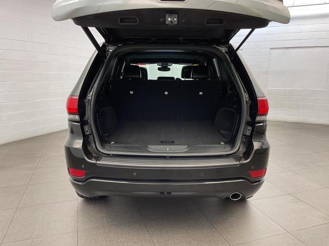 Photo of 2019 Diamond Black Crystal Pearlcoat Jeep Grand Cherokee
