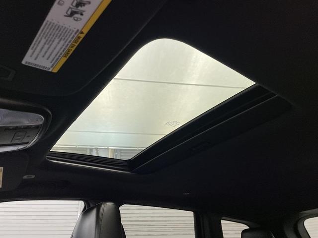Photo of 2019 Diamond Black Crystal Pearlcoat Jeep Grand Cherokee