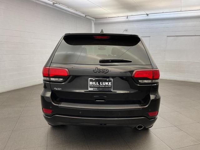 Photo of 2019 Diamond Black Crystal Pearlcoat Jeep Grand Cherokee