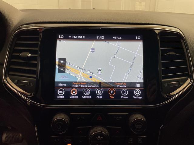 Photo of 2019 Diamond Black Crystal Pearlcoat Jeep Grand Cherokee