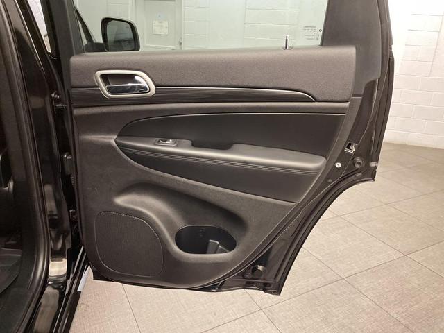Photo of 2019 Diamond Black Crystal Pearlcoat Jeep Grand Cherokee