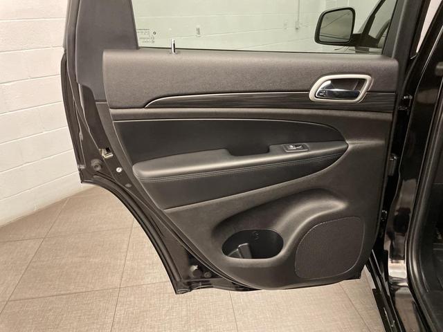 Photo of 2019 Diamond Black Crystal Pearlcoat Jeep Grand Cherokee