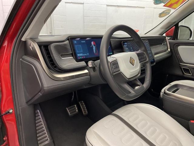 Photo of 2024 Orange Rivian R1S